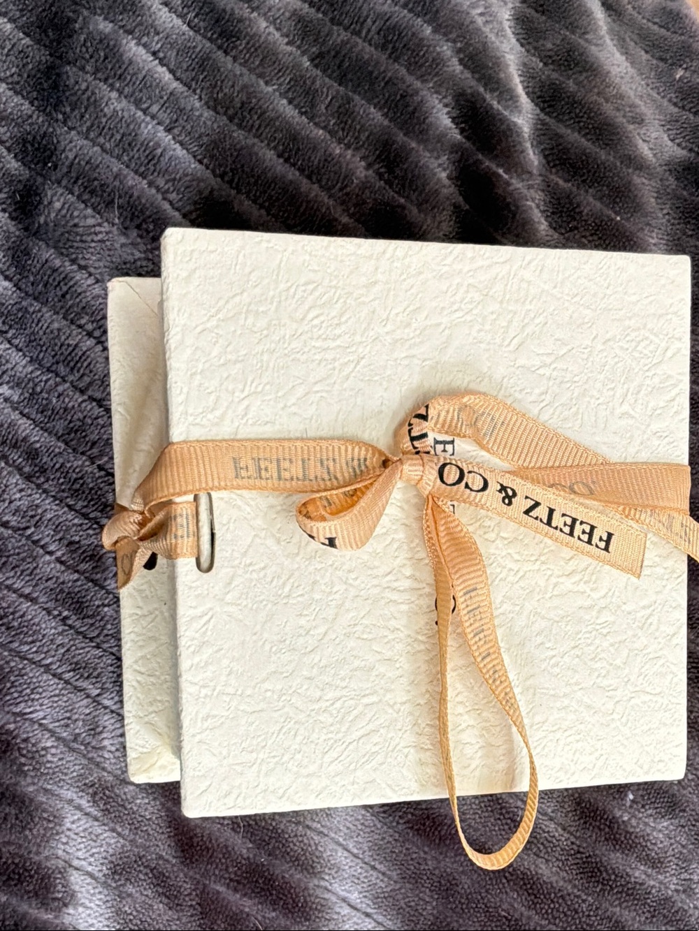 New in box - ankle bracelet from Feetz & Co